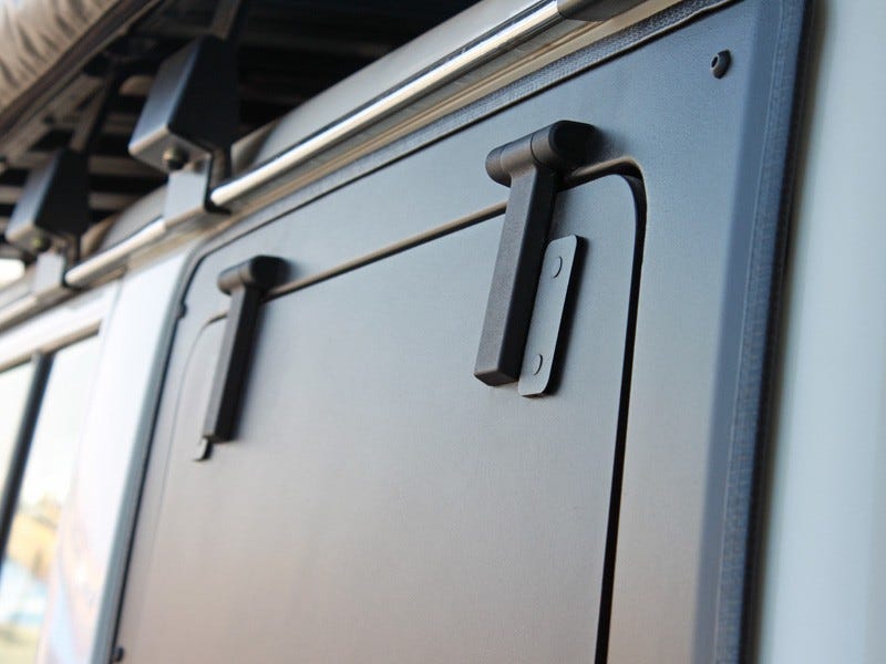 Toyota Land Cruiser 76 Gullwing Fenster / linke Seite aus Aluminium