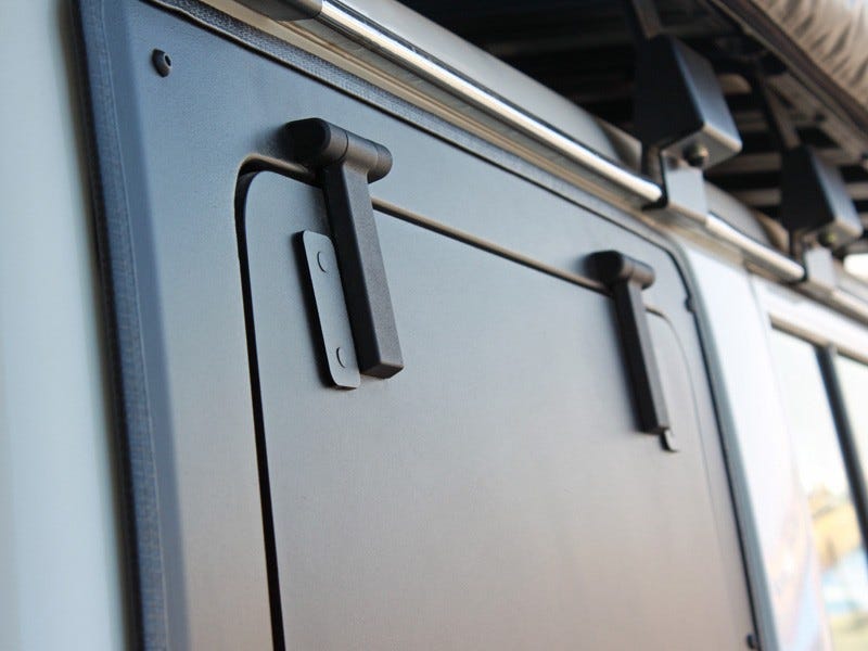 Toyota Land Cruiser 76 Gullwing Fenster / rechte Seite aus Aluminium