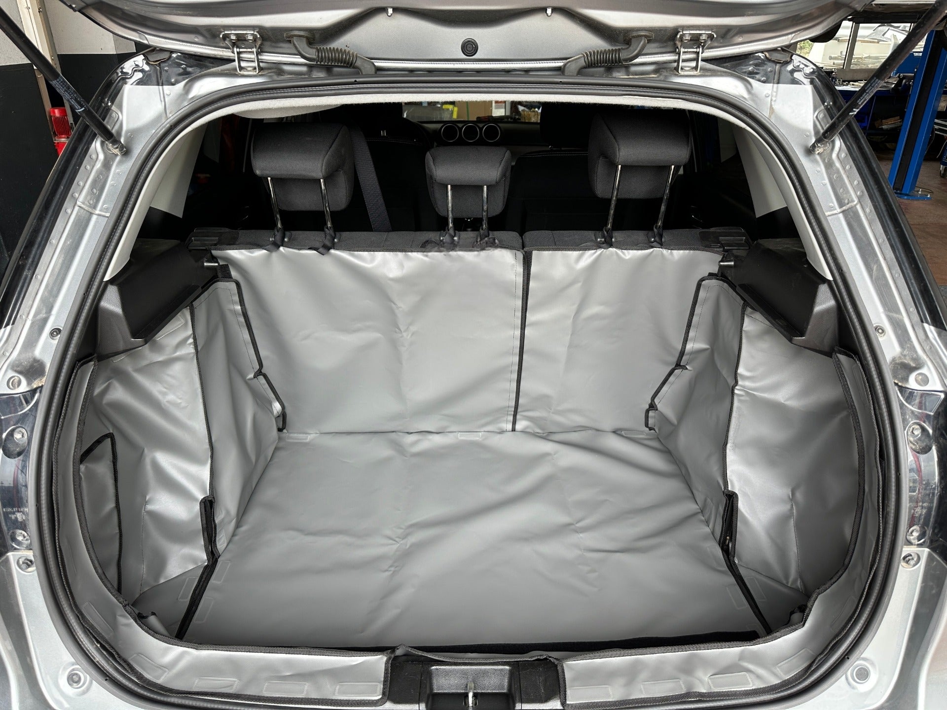 VELYTA Kohlefaser Heck Stoßstangenschutz,für Suzuki Swift Kofferraum  Schutzbrett Ladekantenschutz Anti-Kratz: : Auto & Motorrad